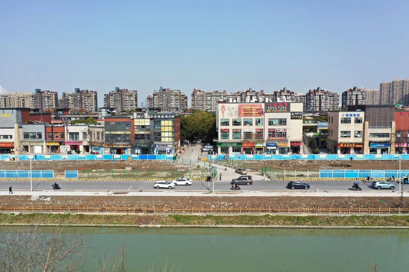 漫城里商业街区